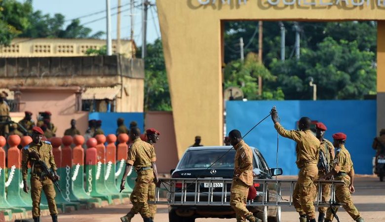 Burkina Faso: Heavy gunfire in Ouagadougou, soldiers on streets, witnesses say