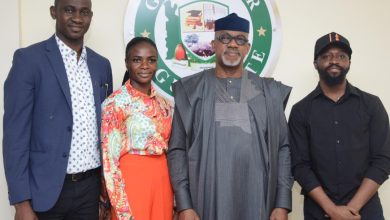 Sports: Gov  Abiodun hosts Tobi  Amusan, showers N5m, house on her