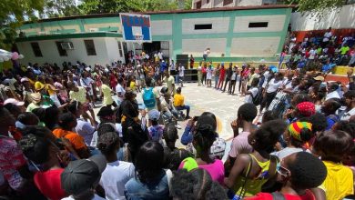 Young Haitians bond over sports, earrings and ope jam |