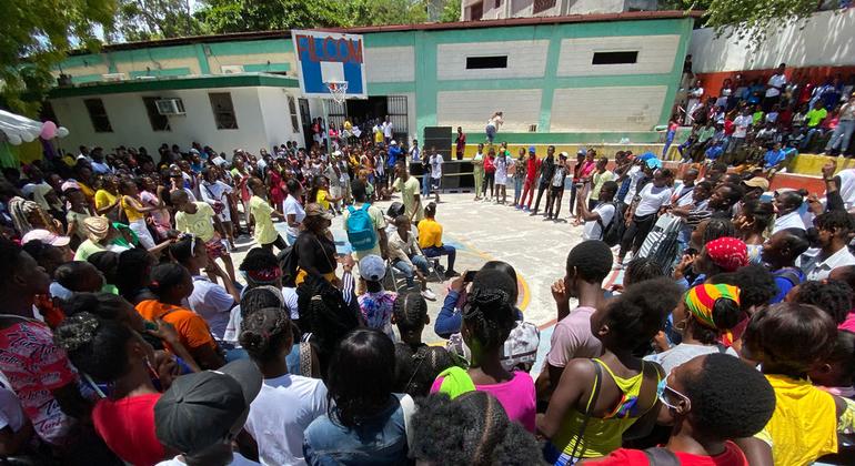 Young Haitians bond over sports, earrings and ope jam |