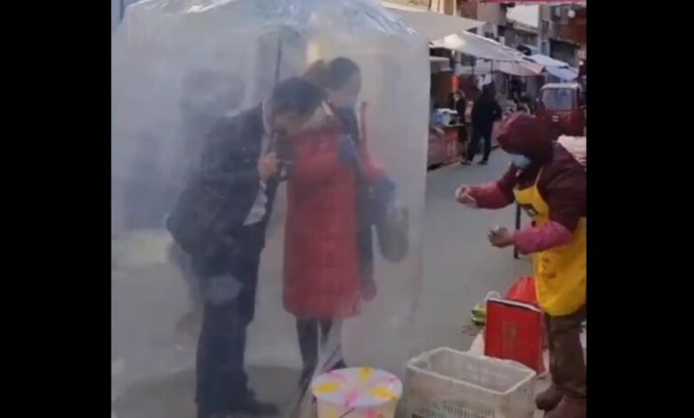 In China, the couple’s ‘protection’ against the outbreak of Covid-19 is viral: See |  World news