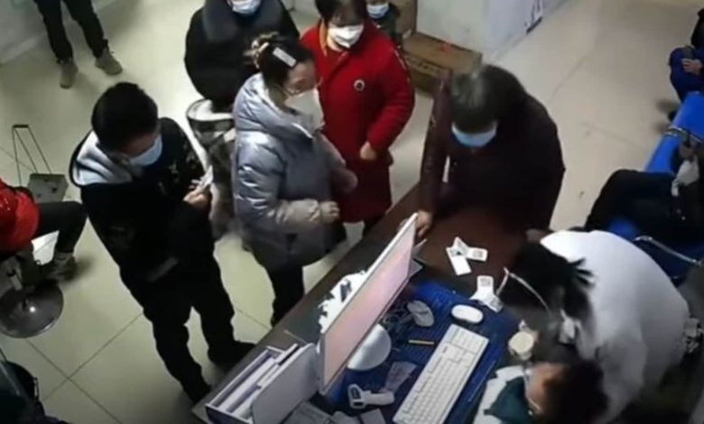 Exhausted doctor collapses in Chinese hospital amid Covid surgery;  video went viral  World news