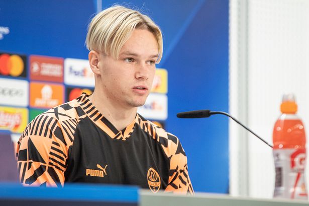 Chelsea close to £88m Mykhaylo Mudryk transfer ‘hijack’ as agent will come back to haunt Arsenal