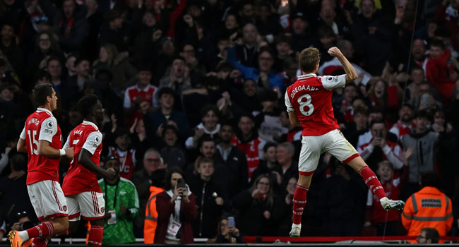 Arsenal Thrash Woeful Chelsea, Regain EPL Leadership