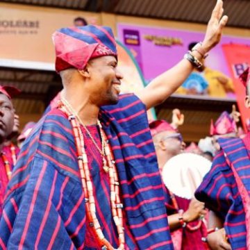 Excitement As Ogun Assembly Minority Leader, Egbe Bobagunwa Okunrin Age-Group Make First official Appearance At Ojude Oba Carnival