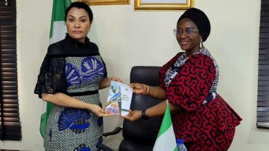 Trade Minister Receives Investment Policy Document