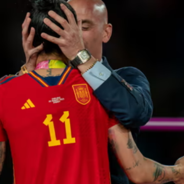 FIFA suspends Spanish FA chief for kissing player