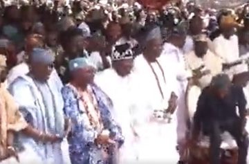 Obasanjo Orders Oyo Traditional Rulers To Stand Up And Greet Him