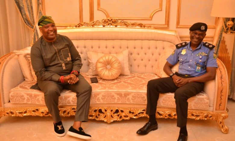 Photos: Ogun CP Visits Aare Adetola EmmanuelKing, Commends PCRC’s Role In Combating Crimes