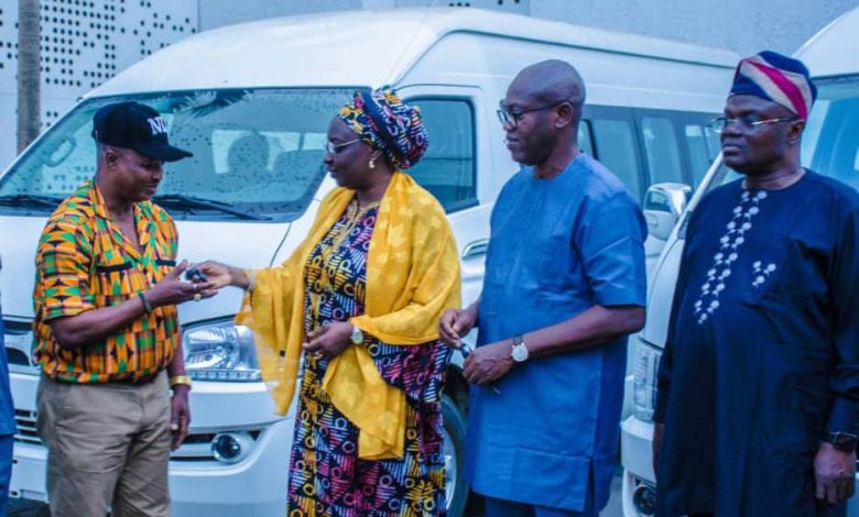 Workers’ Welfare: Encomium As Gov Abiodun Donates Brand New Buses To NLC, NULGE