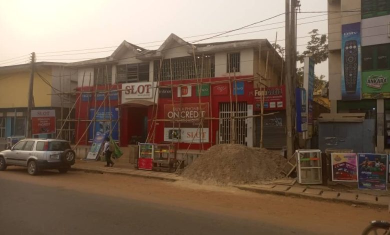 Ogun: Top Phone Outlet, Slot Systems Defies Evacuation Notice, Runs Business In Building Under Rehabilitation