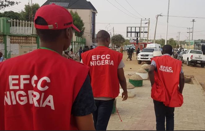 EFCC Arrests 48 Suspected Internet Fraudsters, Herbalist