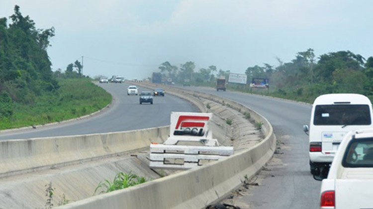 One Dies, 22 Rescued In Lagos-Ibadan Expressway Crash