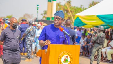 Makinde Gives Free Shops To 700 Traders In Ibadan