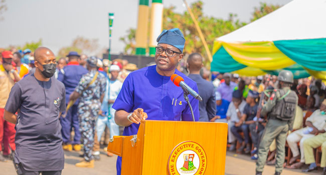 Makinde Gives Free Shops To 700 Traders In Ibadan