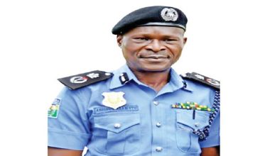 Police go after hoodlums for raiding night bus, robbing passengers