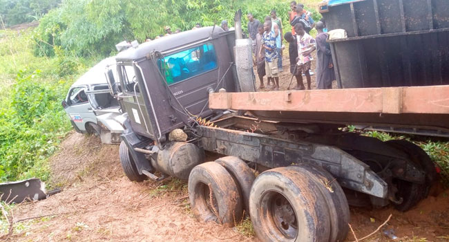 Three Dead, Four Injured As Trailer Crashes Into Bus