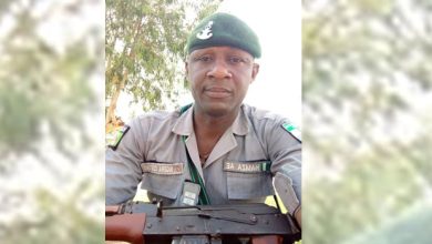 Suspected Smuggler Kills Customs Officer