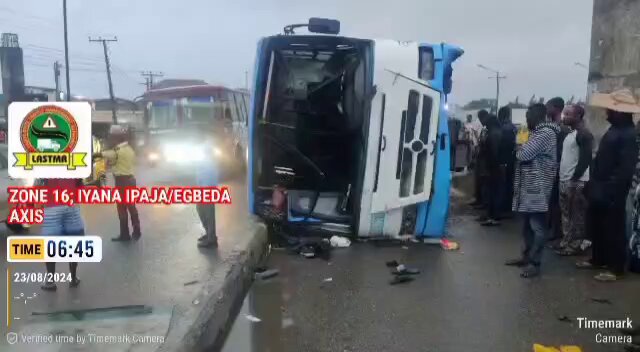 11 injured as BRT bus overturns on Lagos-Abeokuta Expressway