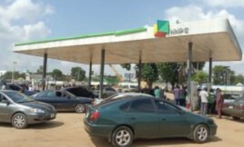 Drivers raise transport fares in Niger amid petrol pump price hike