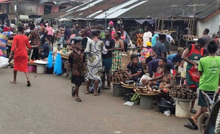 #EdoDecides2024: Benin traders open for night market