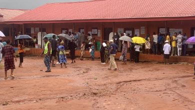 EdoDecides2024: Voters protest late arrival of INEC officials, election materials