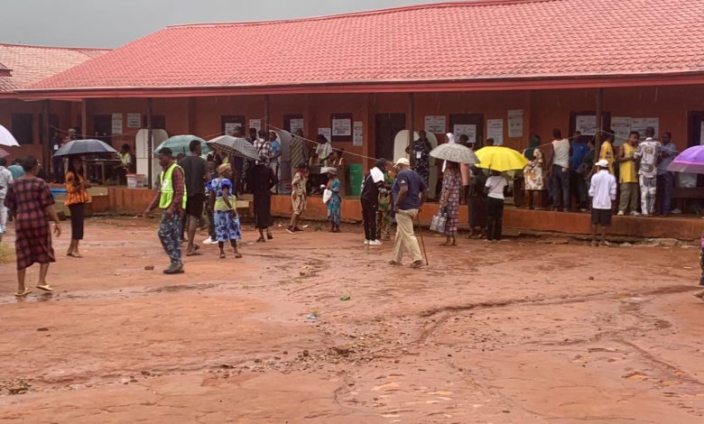 EdoDecides2024: Voters protest late arrival of INEC officials, election materials