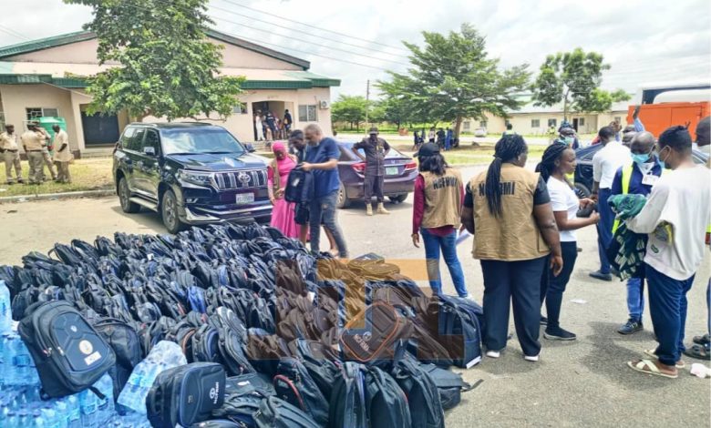 400 Deported Nigerians Arrive At Abuja Airport From UAE