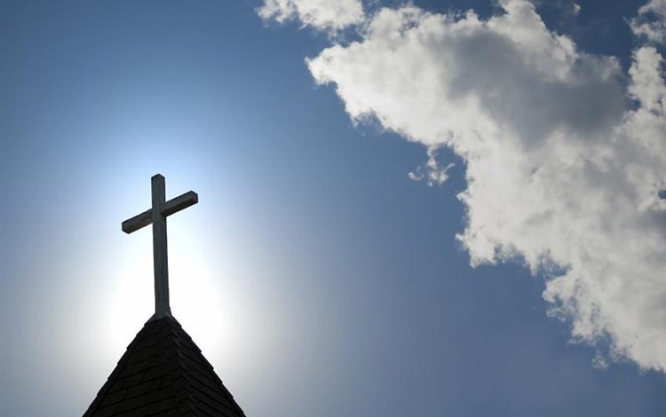 Woman slumps, dies while giving testimony in church Woman slumps, dies while giving testimony in church