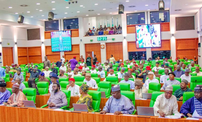 Reps contradict Supreme Court, ask CBN to phase out old naira notes by December