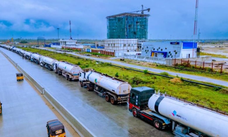 Marketers can now buy petrol from Dangote, other refineries directly – Nigerian govt