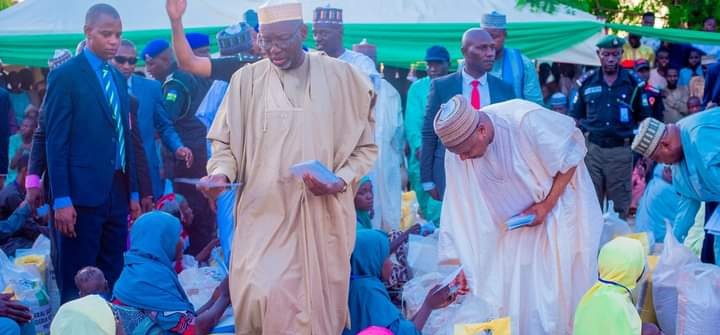 FG, Jigawa distribute palliatives to flood victims in Sule Tankarkar LGA