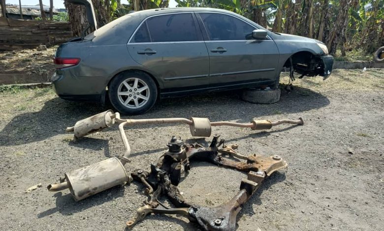 Lagos Mechanic Caught In Ogun Dismantling Stolen Car For Sale