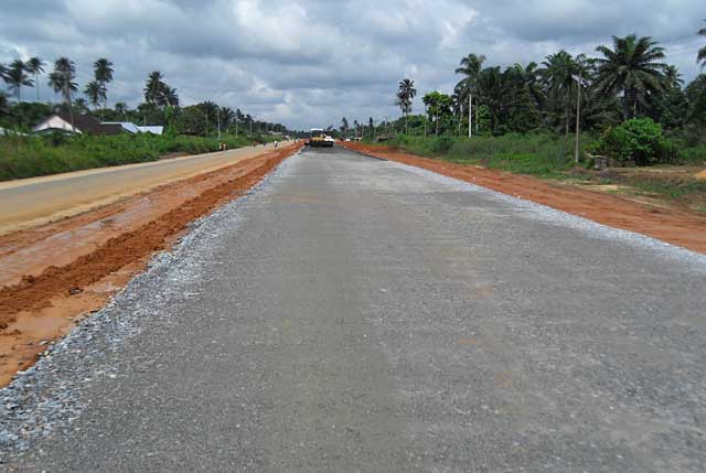 Nigerian govt sets deadline for completion of East-West road section