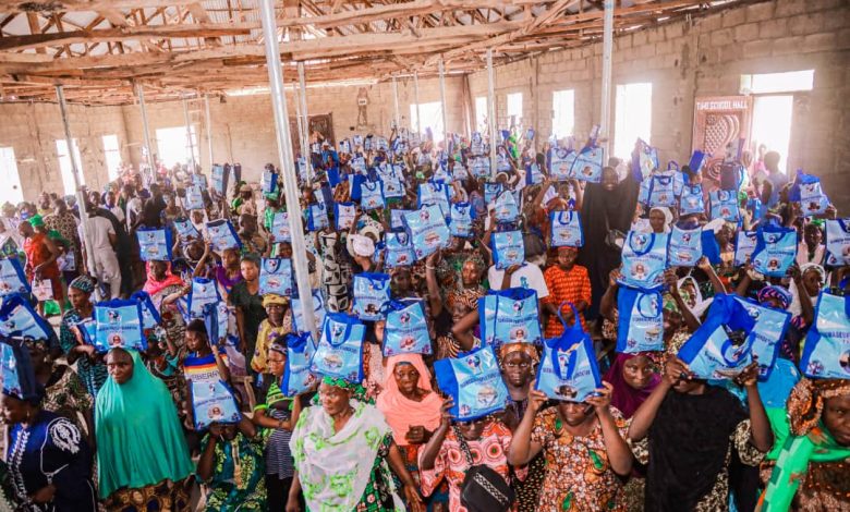 Group distributes food items to vulnerable, others in Osun