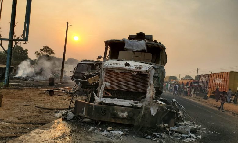 Niger bans trucks from bridge after deadly petrol tanker explosion