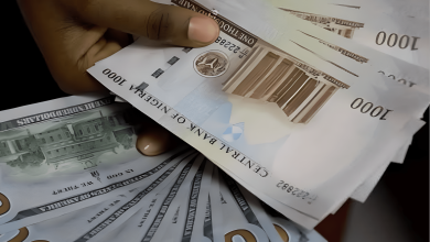 Naira suffers setback against dollar as CBN extends Forex sales deadline