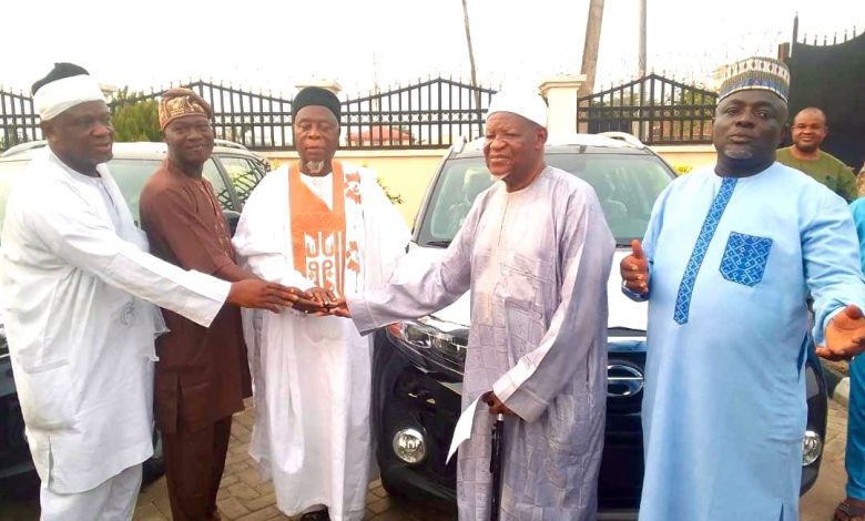 Kabiyesi Awujale of Ijebuland In Rain of SUV Gifts