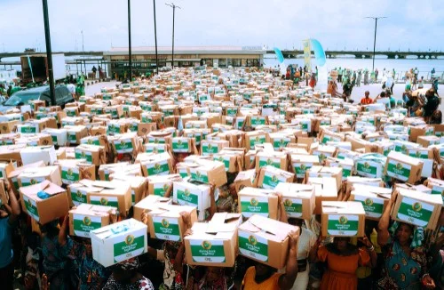 Glo Foundation Distributes Food, Other Items in Lagos