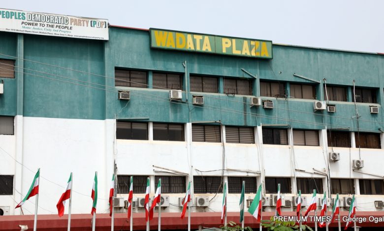 Security operatives disperse thugs at PDP national headquarters as NWC meets