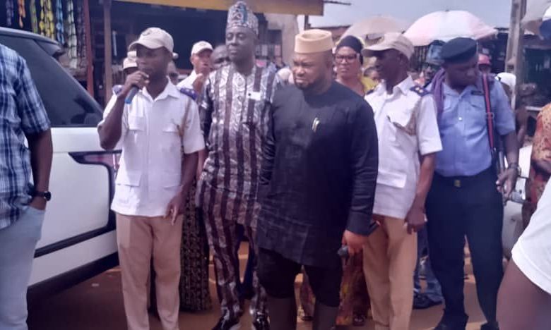 Ijebu Ode LG Chairman, Alebiosu Urges Market Men, Women To Embrace Culture of Cleanliness