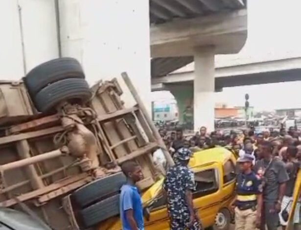 Truck falls off Lagos bridge, crushes commercial, private vehicles Truck falls off Lagos bridge, crushes commercial, private vehicles
