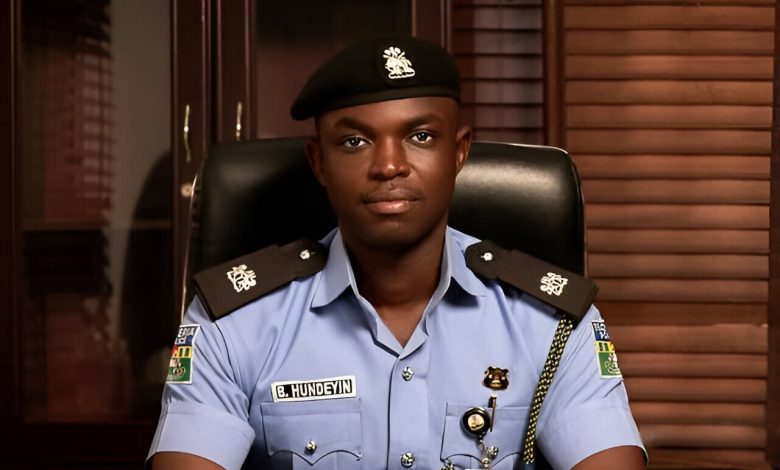 Lagos police rescue robbery suspect from mob attack