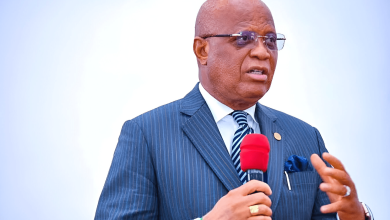 Gov deploys analogy of aircraft to prepare ground for defection to APC