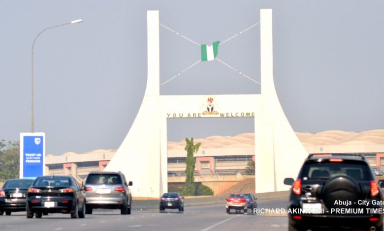 Police dismantle Abuja armed robbery gang, kill one, detain seven – Official Police dismantle Abuja armed robbery gang, kill one, detain seven – Official