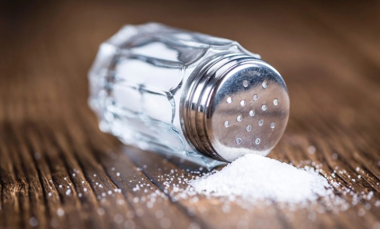 Health group urges government to enforce salt limits, mandate food warning labels Health group urges government to enforce salt limits, mandate food warning labels