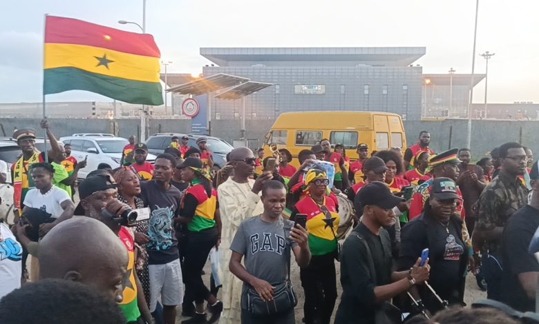 Body of late Nigerian boxer Segun Olanrewaju arrives in Lagos amid tears, tributes Body of late Nigerian boxer Segun Olanrewaju arrives in Lagos amid tears, tributes