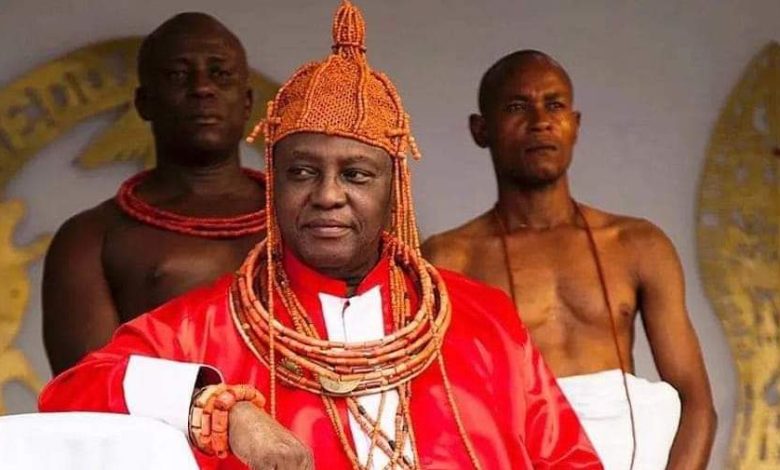 Oba of Benin, Ewuare ll, installs new chiefs Oba of Benin, Ewuare ll, installs new chiefs