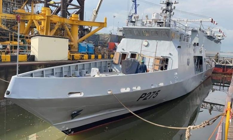 Navy arrests three suspected oil thieves Navy arrests three suspected oil thieves