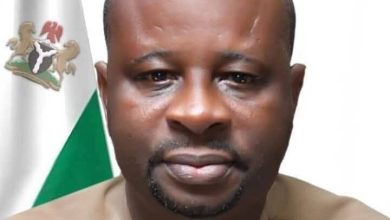 VIDEO: Thugs flog Rivers council administrator with cutlass, force to sign resignation letter
